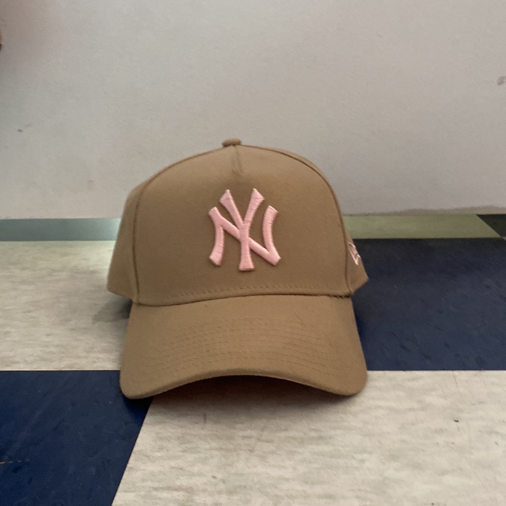 New York Yankees New Era hat/cap.